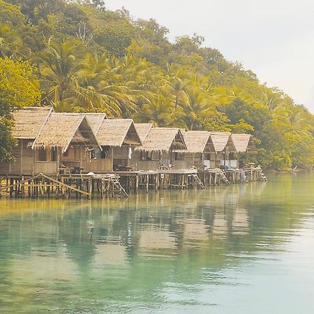Ambower Homestay Raja Ampat Fam Luaran gambar
