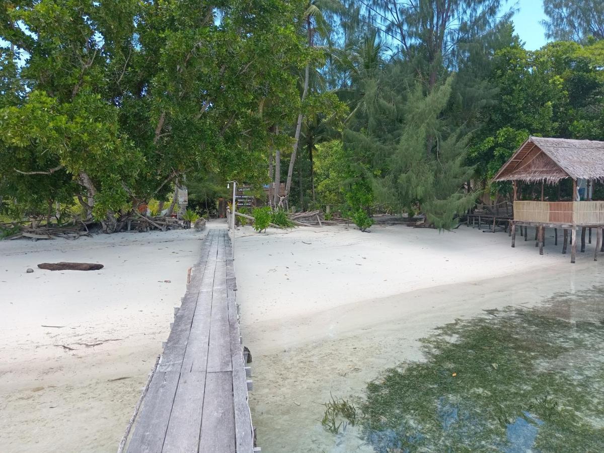 Ambower Homestay Raja Ampat Fam Luaran gambar