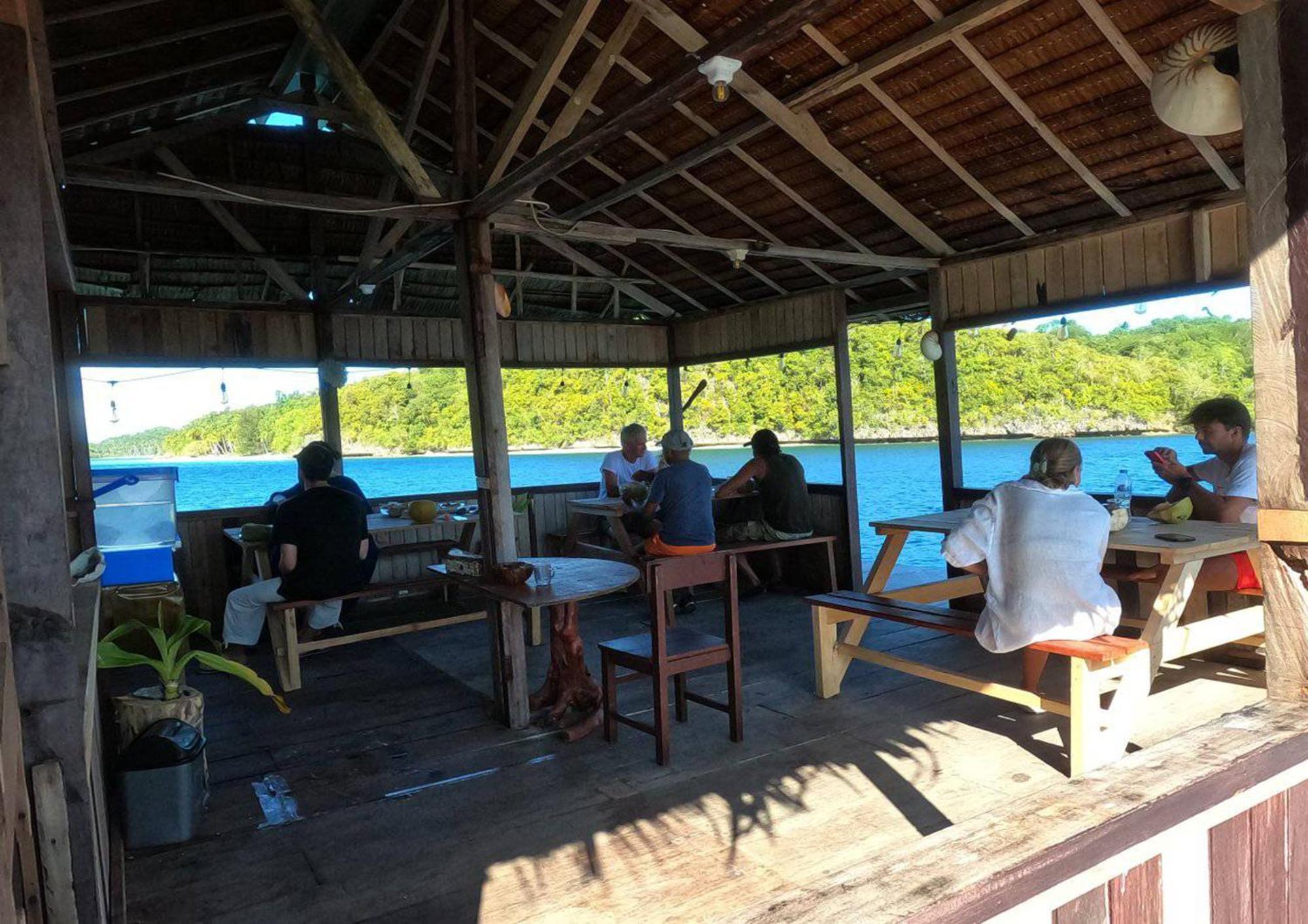 Ambower Homestay Raja Ampat Fam Luaran gambar