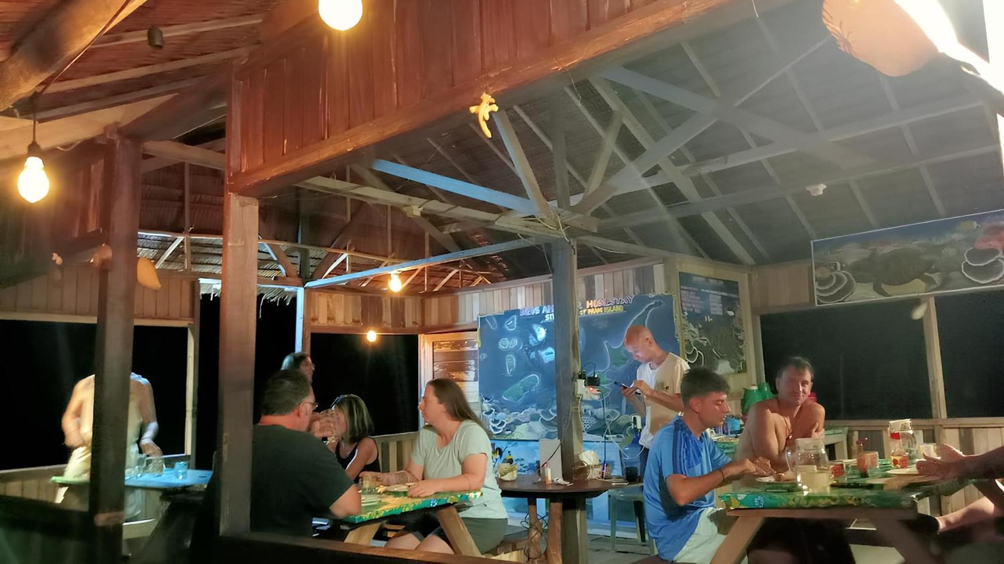Ambower Homestay Raja Ampat Fam Luaran gambar