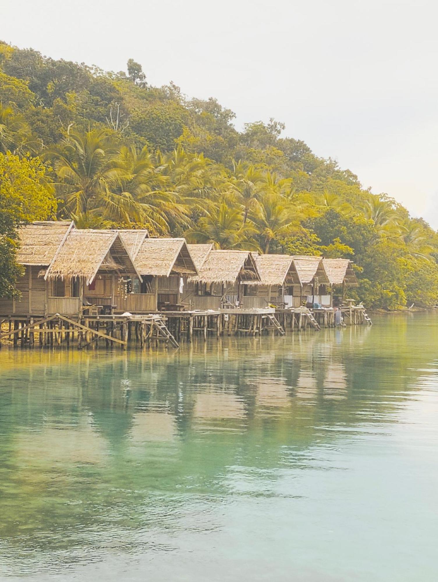 Ambower Homestay Raja Ampat Fam Luaran gambar