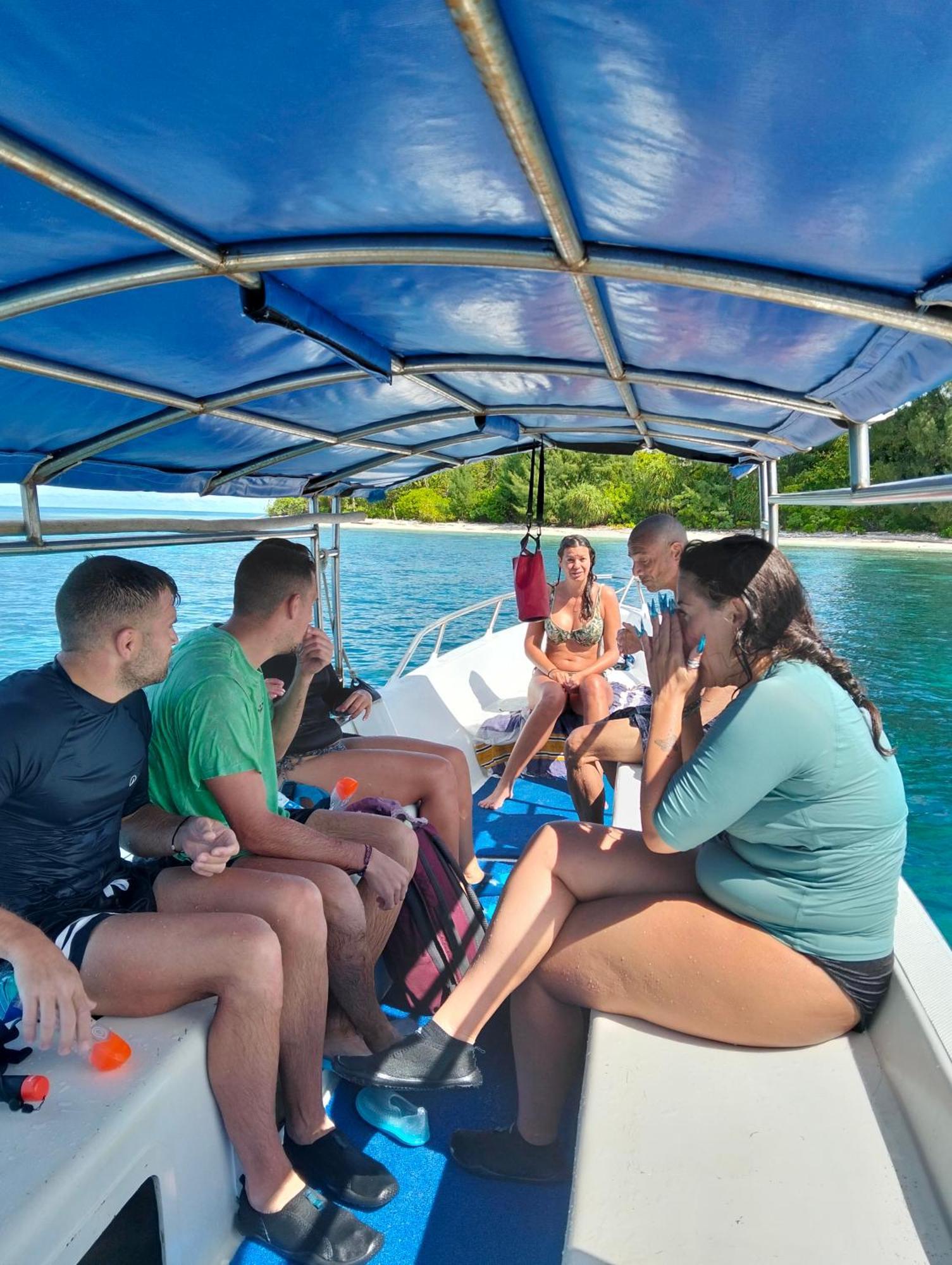 Ambower Homestay Raja Ampat Fam Luaran gambar