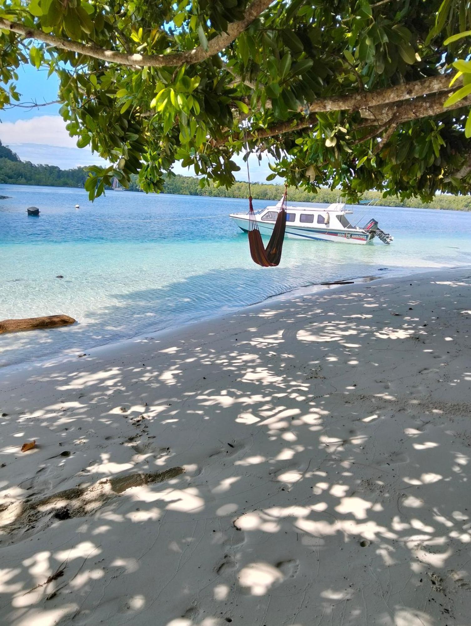 Ambower Homestay Raja Ampat Fam Luaran gambar
