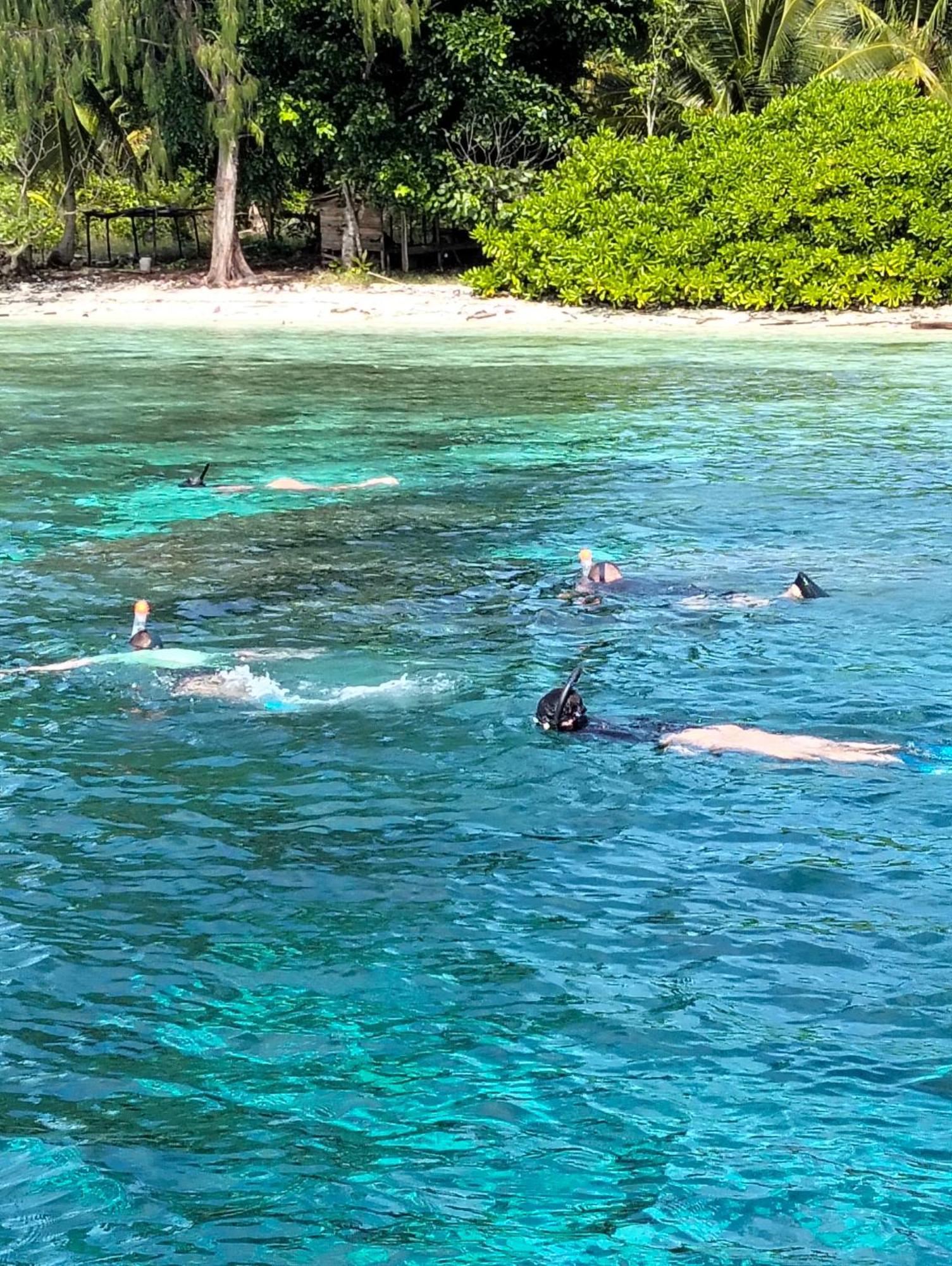 Ambower Homestay Raja Ampat Fam Luaran gambar